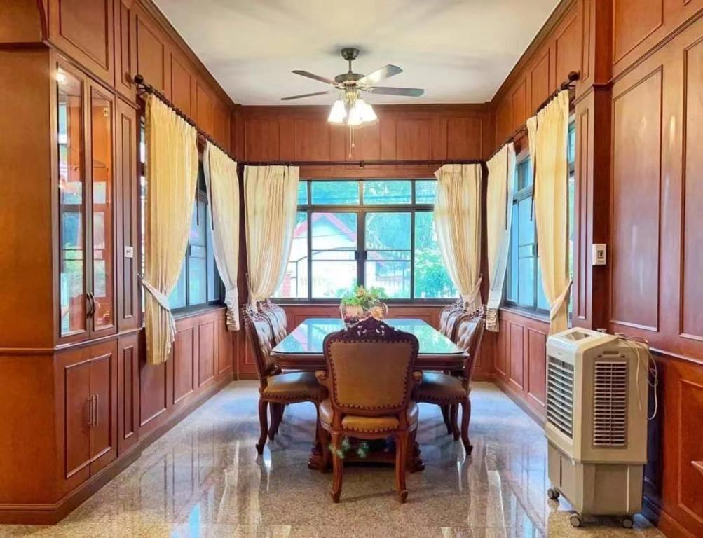 Bilde i galleriet til Golden Golf Garden Pool Villa i Ban Huai Yai