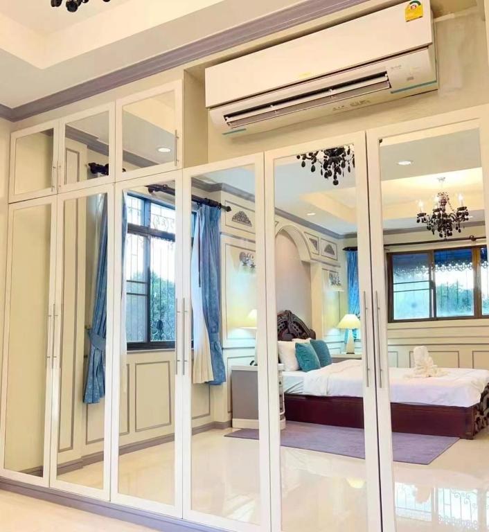 Bilde i galleriet til Golden Golf Garden Pool Villa i Ban Huai Yai