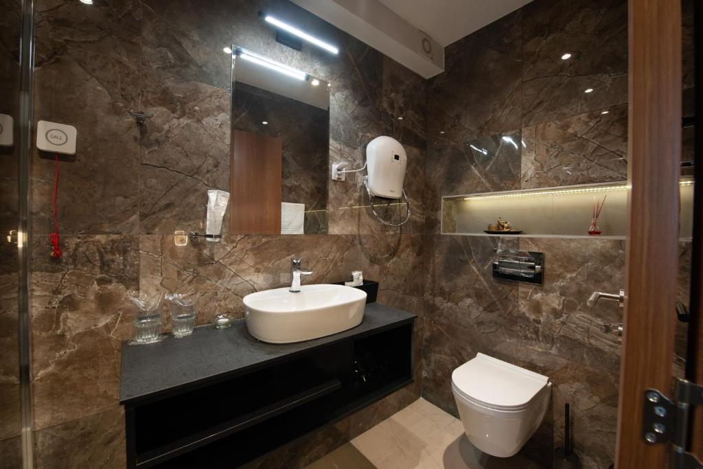 Koupelna v ubytování Hotel Kralj