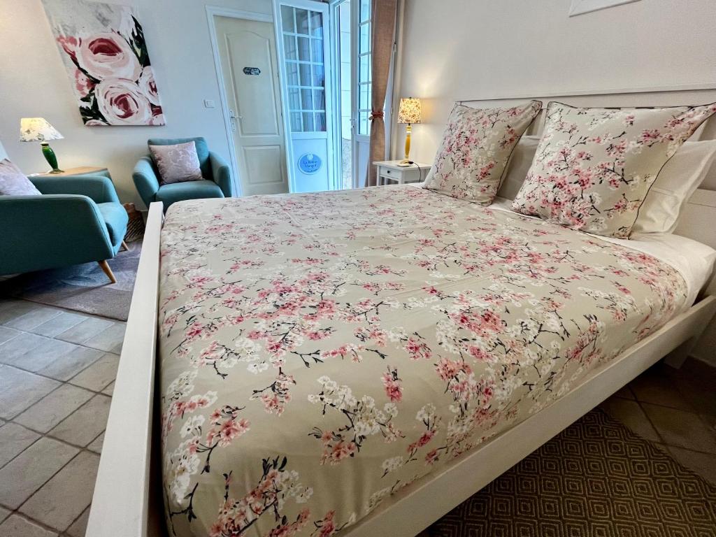 Sans Souci Bed and Breakfast Luxe Heated Pool and Restaurant - 11