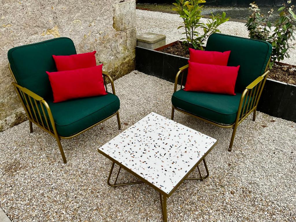 Sans Souci Bed and Breakfast Luxe Heated Pool and Restaurant - 16