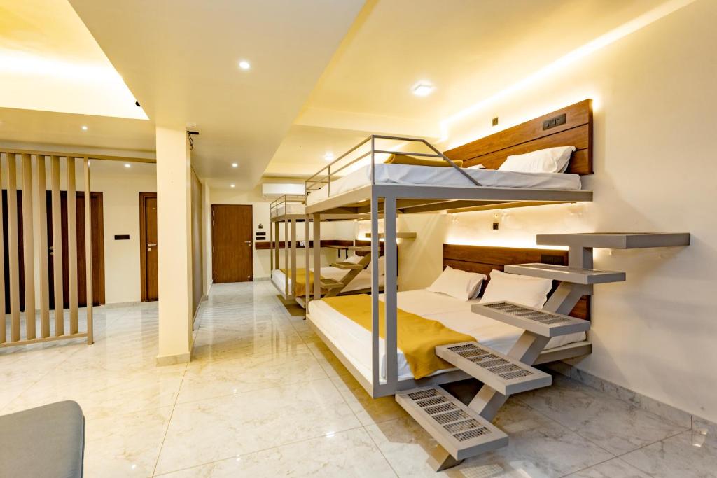 Palanda nebo palandy na pokoji v ubytování Uphills boutique hotel