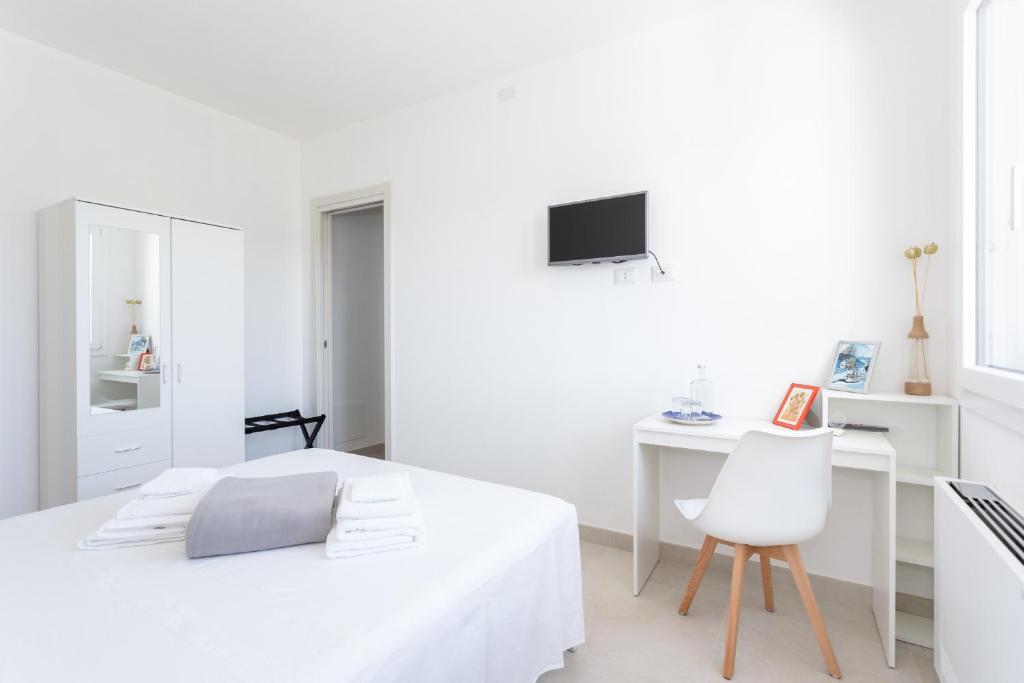 Villa Greca Holiday Rooms - King Room With Mountain View