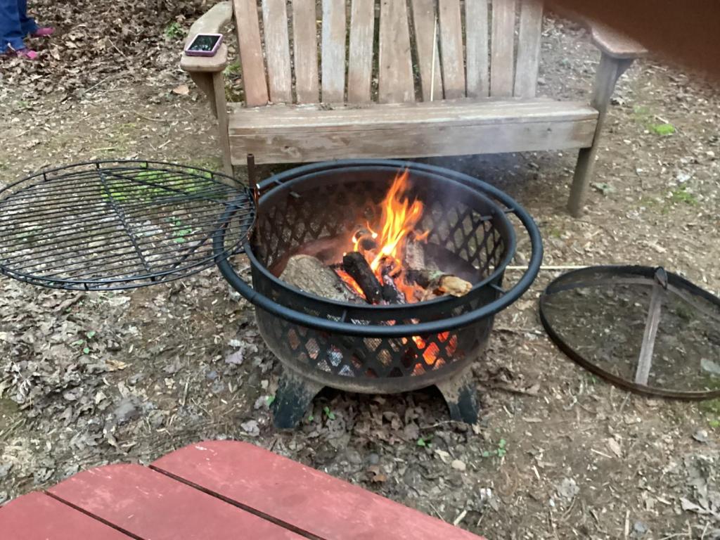 Gril dostupný pro hosty v luxury tent