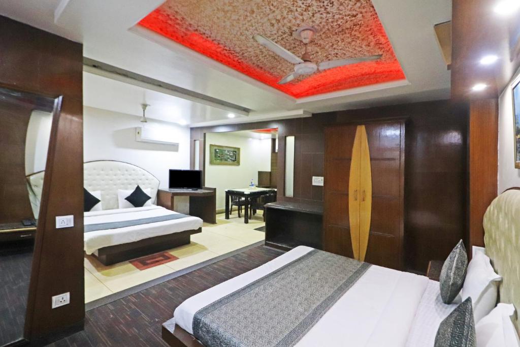 Postel nebo postele na pokoji v ubytování HOTEL GEESON INTERNATIONAL-New Delhi Railway Station-Paharganj