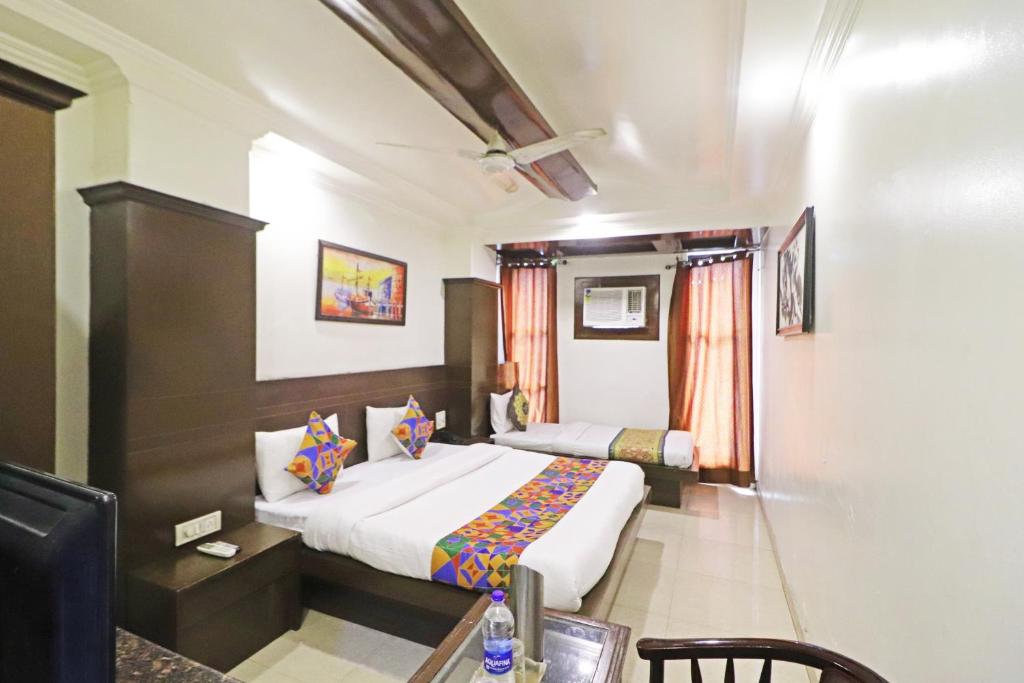 Postel nebo postele na pokoji v ubytování HOTEL GEESON INTERNATIONAL-New Delhi Railway Station-Paharganj