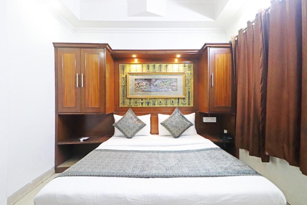 Postel nebo postele na pokoji v ubytování HOTEL GEESON INTERNATIONAL-New Delhi Railway Station-Paharganj