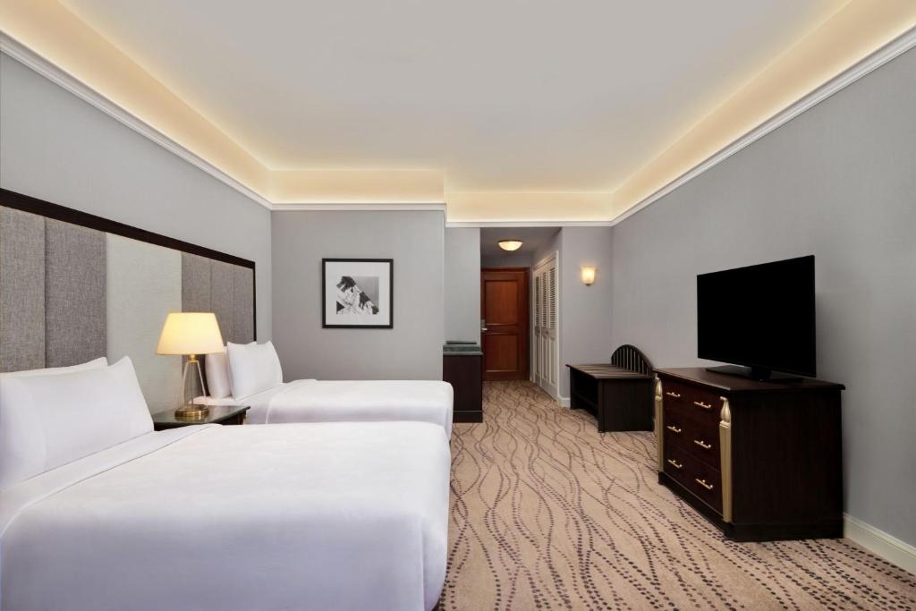 TV a/nebo společenská místnost v ubytování JW Marriott Hotel Surabaya