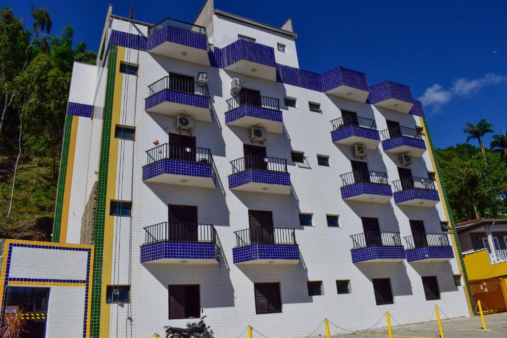 a building with balconies on the side of it at Flats e Apartamentos Temporada Mar Brasil in Ubatuba