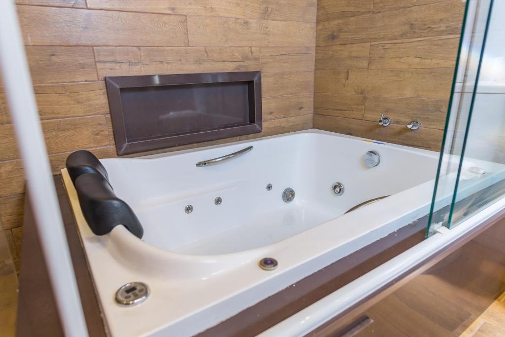Hotel Serra Everest - Suite Con Baño De Spa
