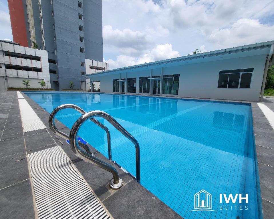Bazén v ubytování Ipoh Anderson Town Suites with 2 Parking by IWH nebo v jeho okolí