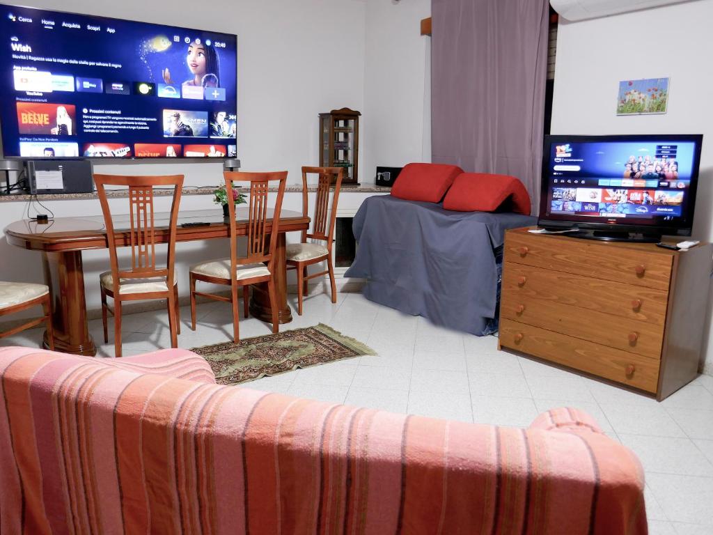 TV a/nebo společenská místnost v ubytování Le Magnolie house and Jubilee