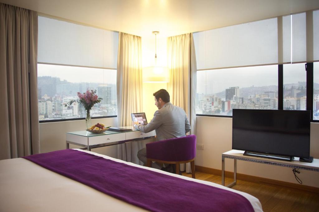 TV a/nebo společenská místnost v ubytování Hotel Rio Amazonas