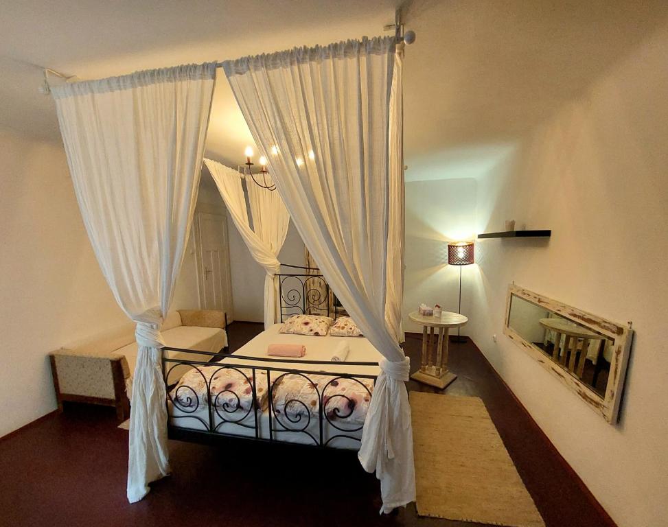 Purple romantic apartman 1134 Budapest, 14 Lehel utca kép - 1