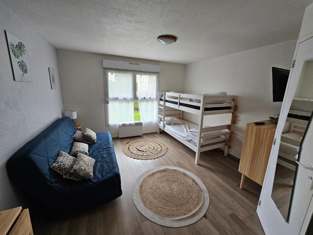 Ένα ή περισσότερα κρεβάτια σε δωμάτιο στο Appartement au cœur du Futuroscope