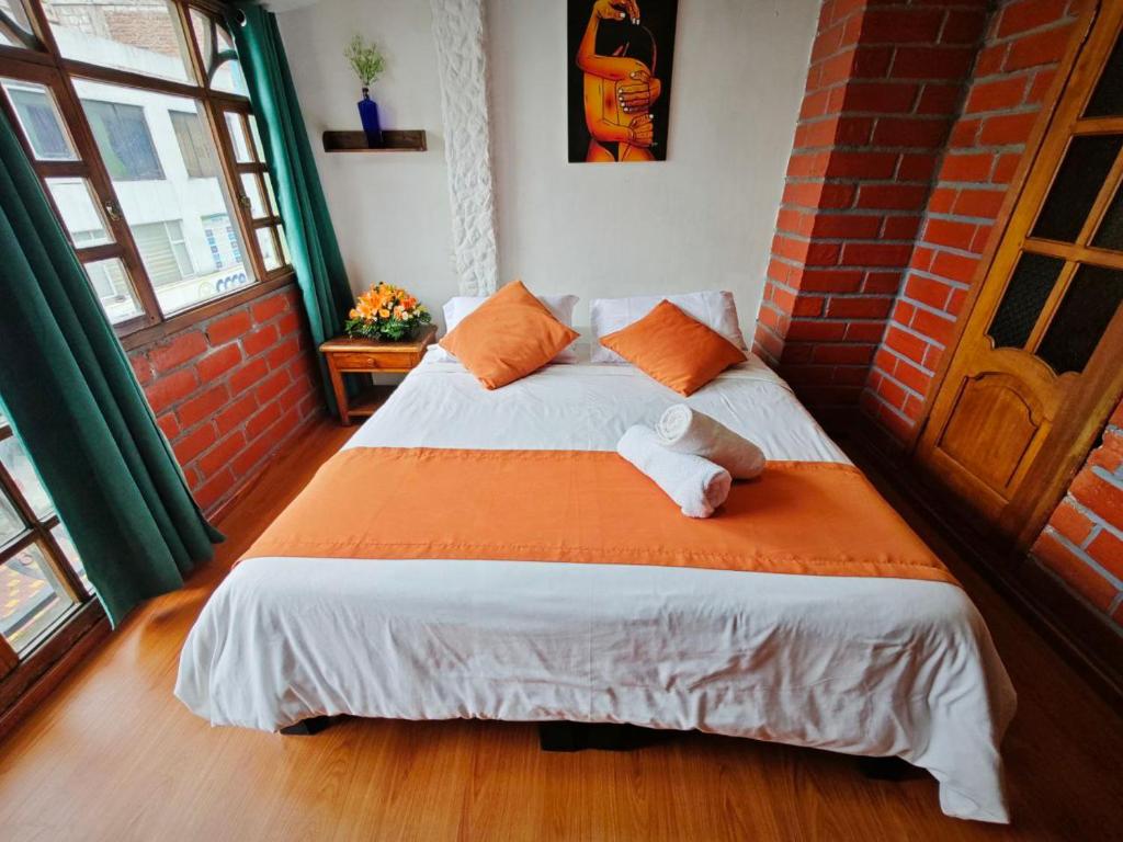 A bed or beds in a room at Garden House Hostal