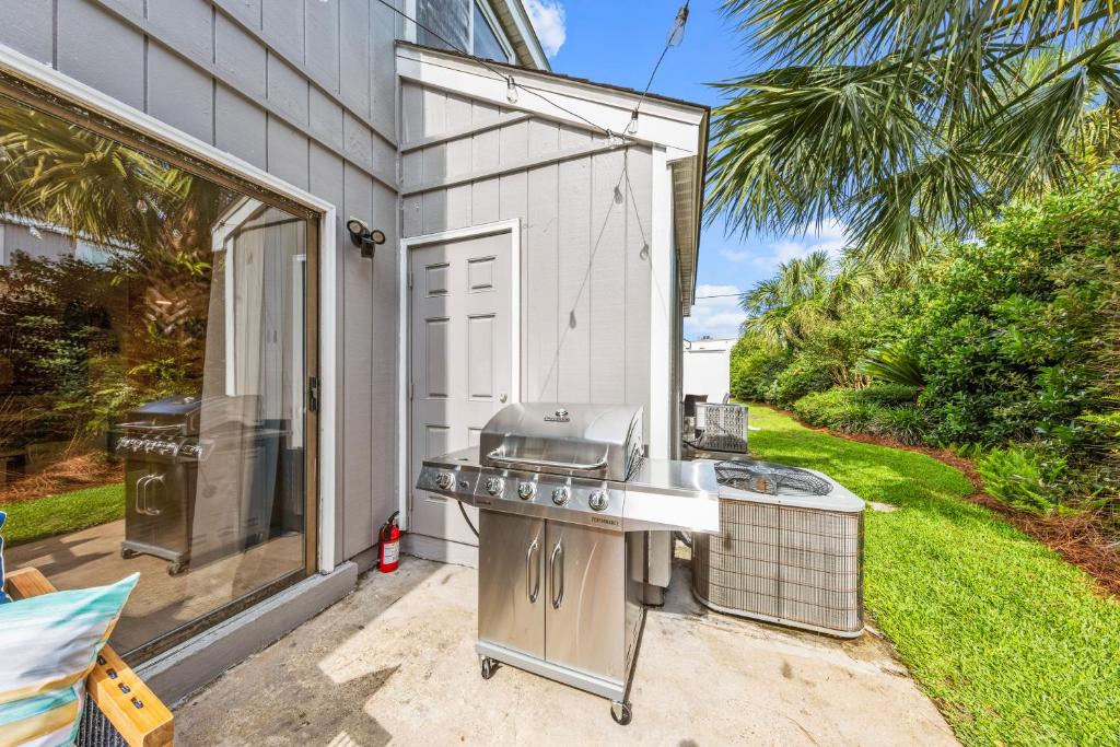 Ein für Gäste verfügbarer Grill im Ferienhaus