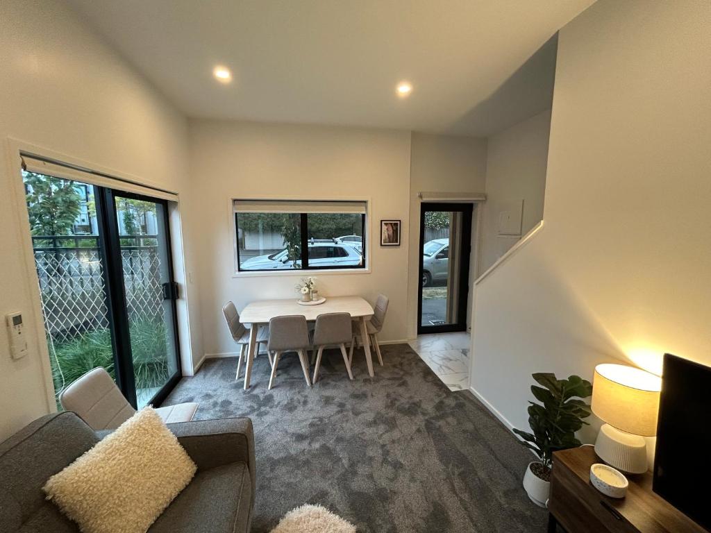 Spacious Inner City Townhouse - Resim 4