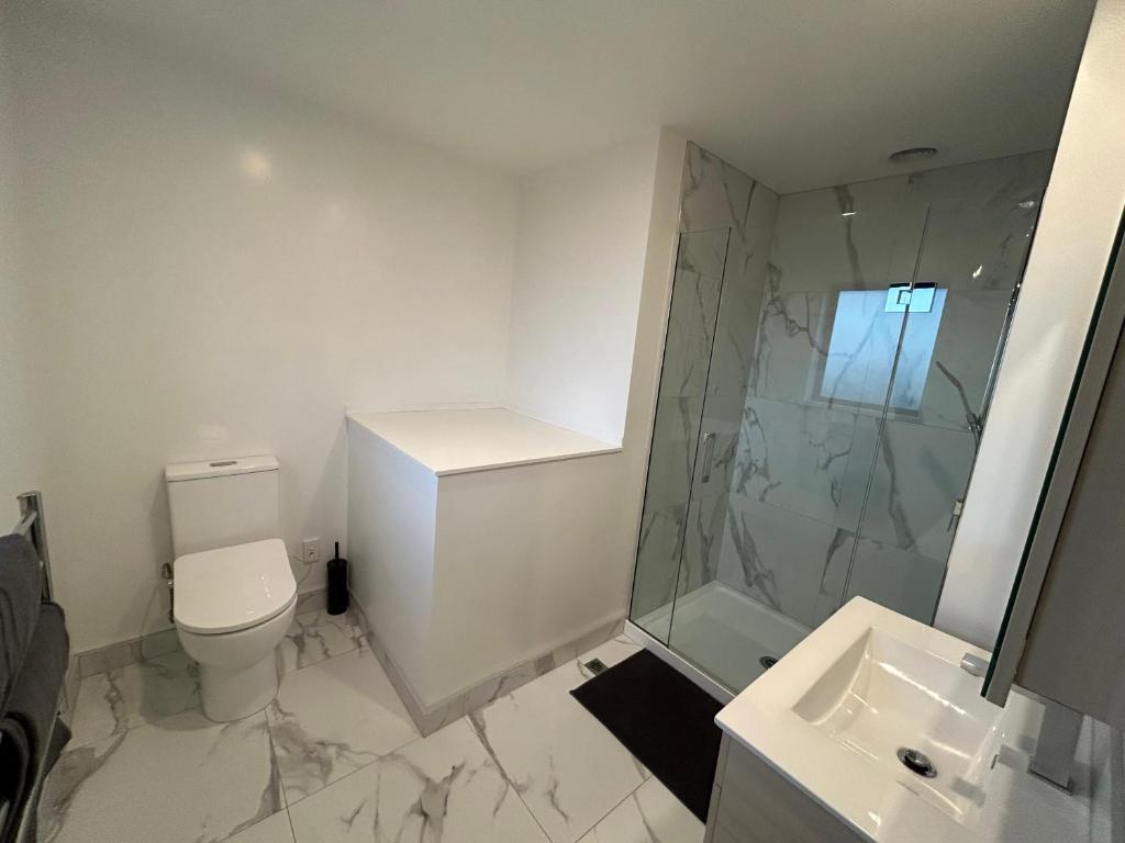 Spacious Inner City Townhouse - Resim 8