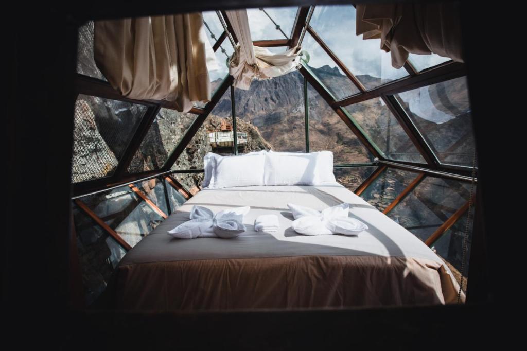 Postel nebo postele na pokoji v ubytování Vertical Sky Luxury Suites