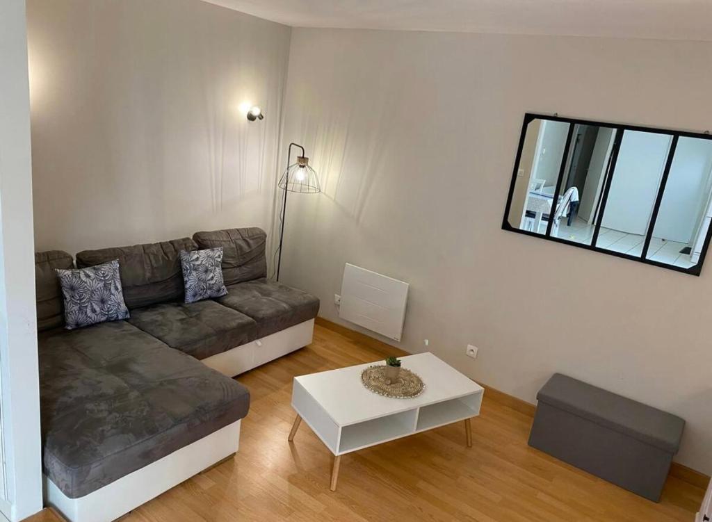 Posezení v ubytování Maison avec parc arboré entre terre et mer