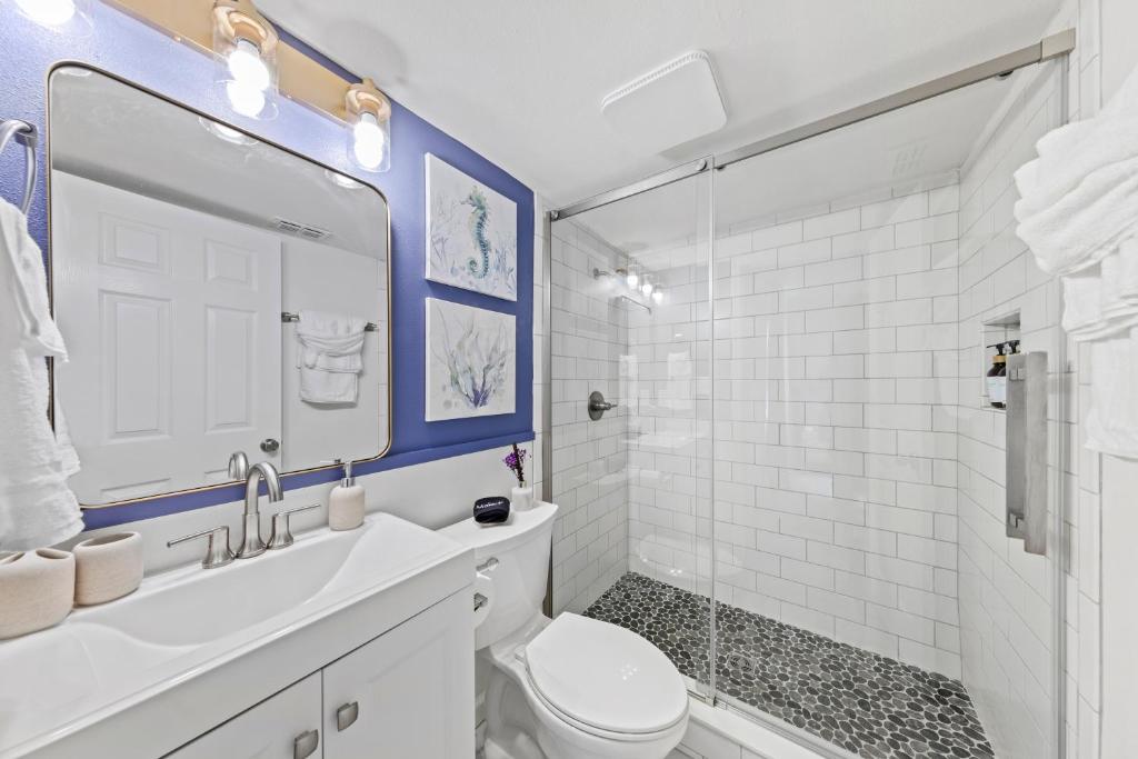 Ein Badezimmer in der Unterkunft New Luxury Listing! August sale!