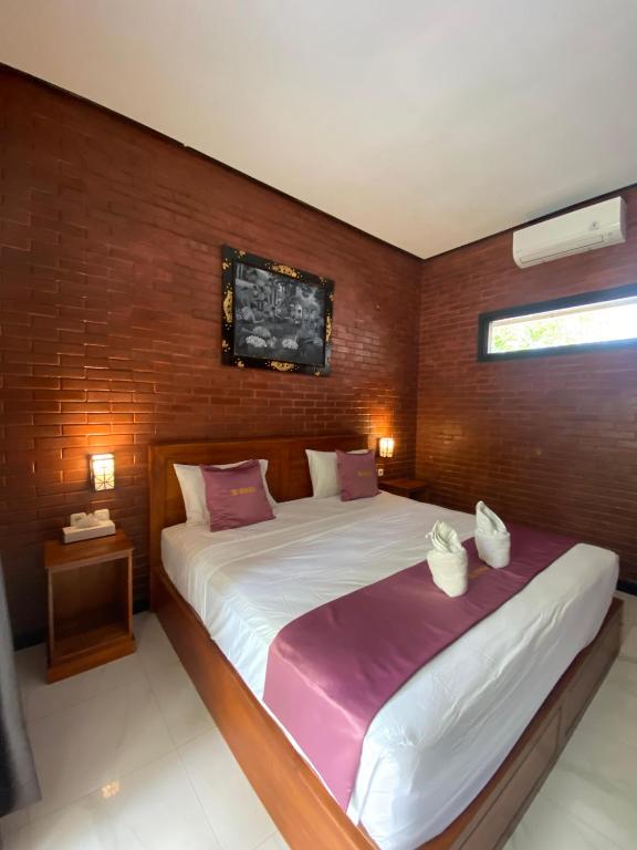 Postel nebo postele na pokoji v ubytování Tebu menjangan homestay