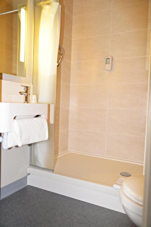 Koupelna v ubytování B&B HOTEL Alès - Pôle Mécanique