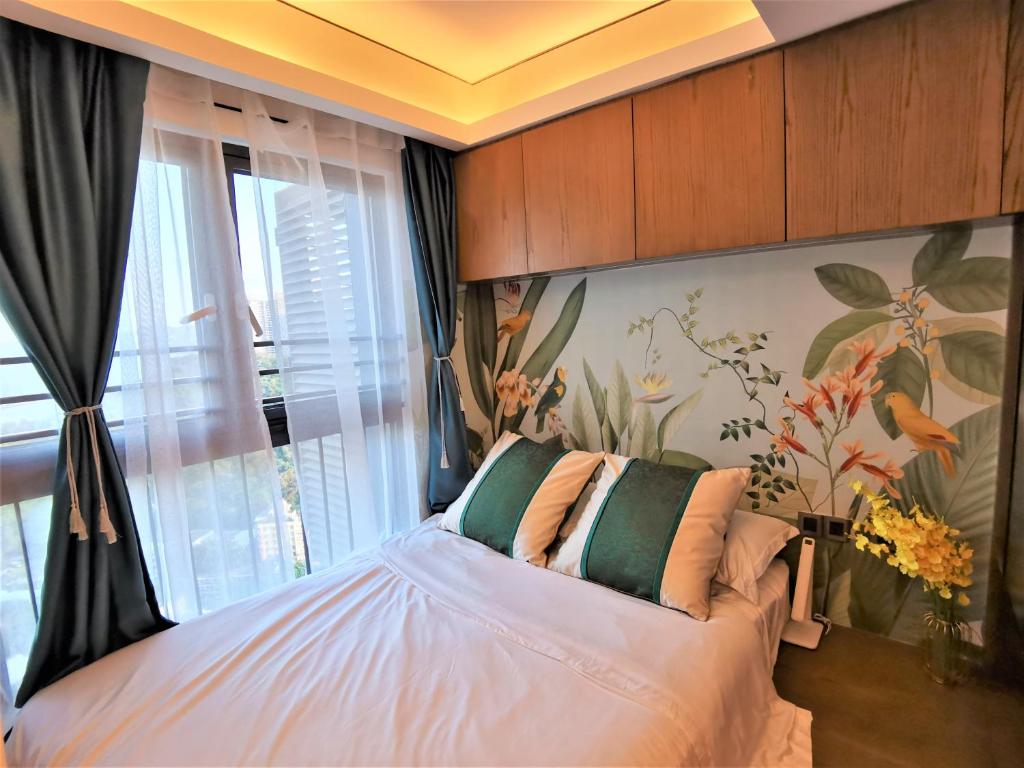 Postel nebo postele na pokoji v ubytování Interact China Fine Condo - Shenzhen Bay