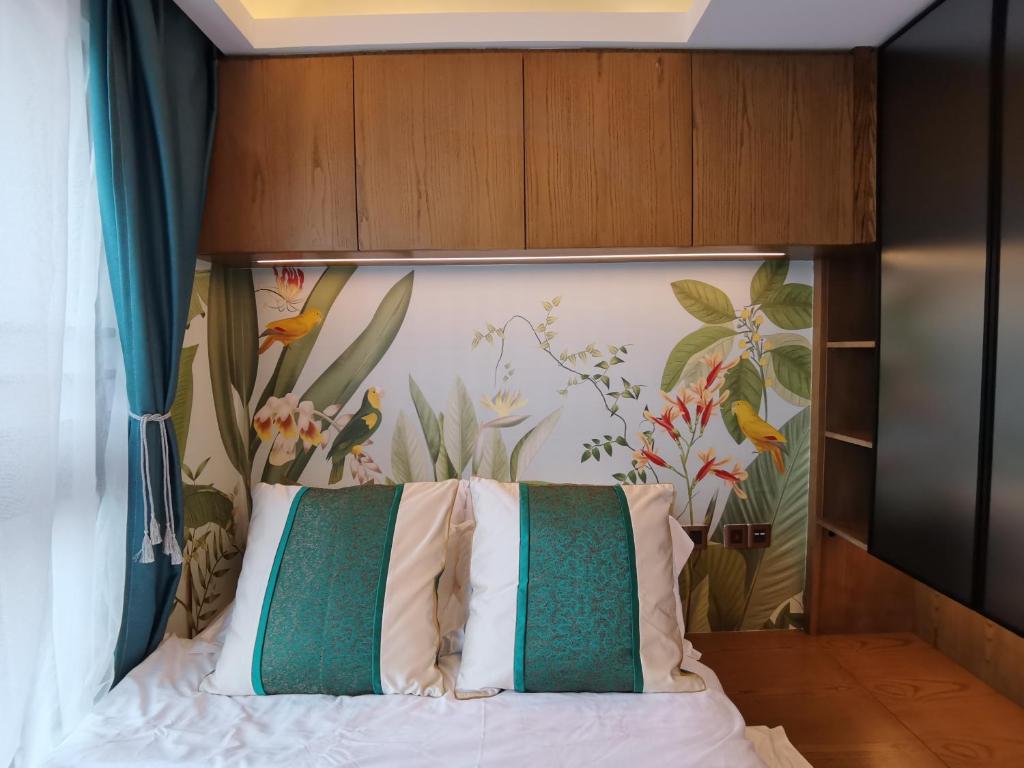 Postel nebo postele na pokoji v ubytování Interact China Fine Condo - Shenzhen Bay