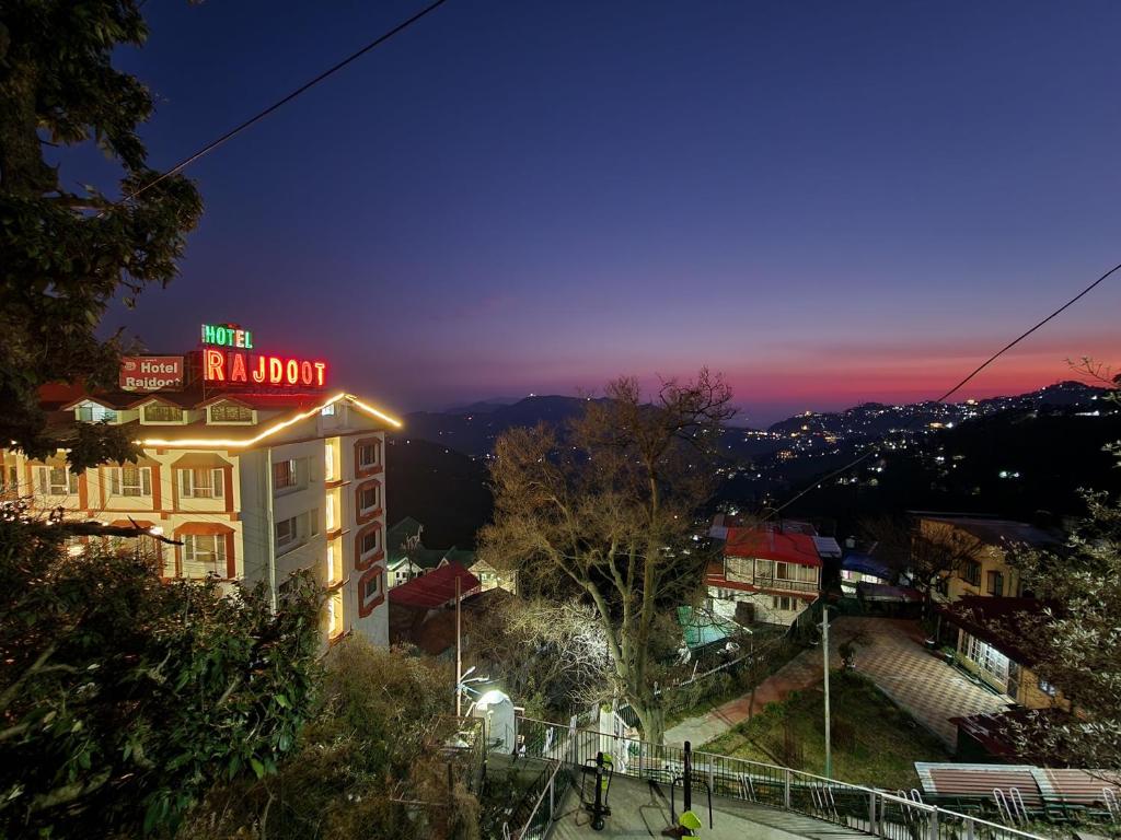 Hotel Rajdoot - Next to Old Bus Stand - Housity