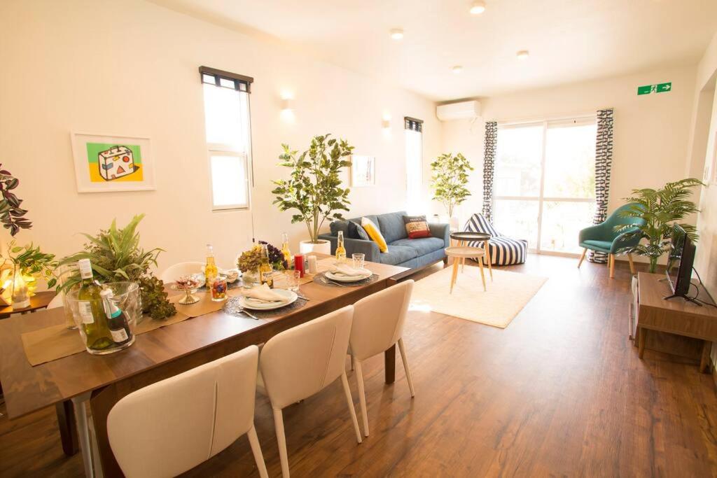 Posezení v ubytování 沖縄屈指のリゾートエリア恩納村の1棟貸し切り別荘へめんそーれ