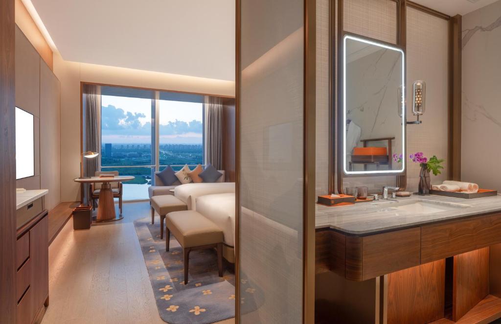 Suzhou International Conference Hotel - Superior Twin Room With Lake View