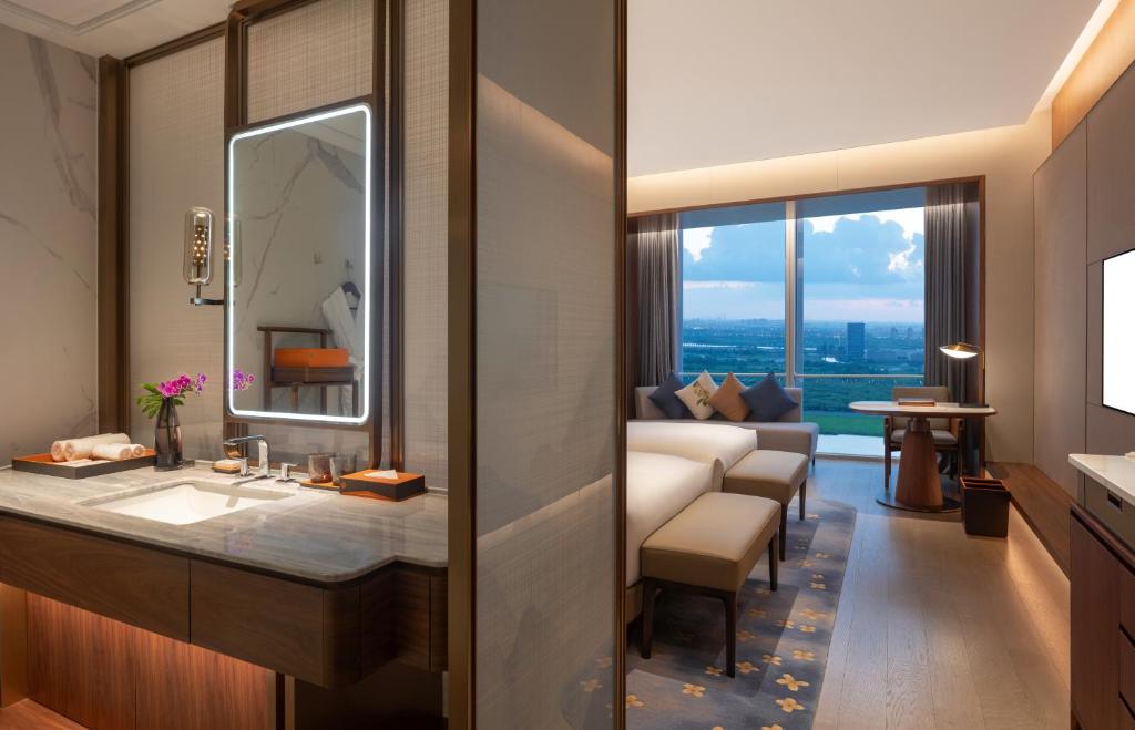 Suzhou International Conference Hotel - Deluxe Twin Room With Lake View