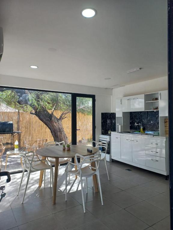 a kitchen and dining room with a table and chairs at Takú Huasi in La Rioja