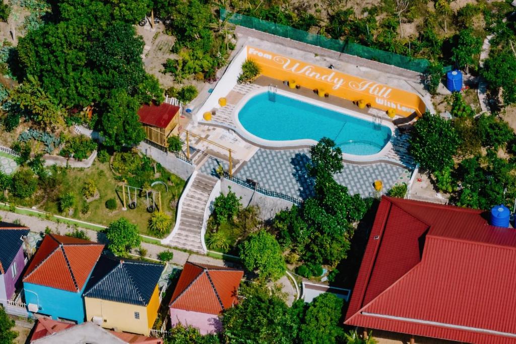 an overhead view of a swimming pool in a resort at Windy Garden Hostel in Hang Suối