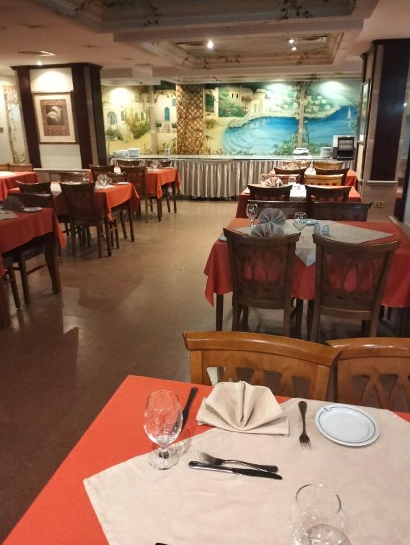 Restaurace v ubytování Emilio Hotel