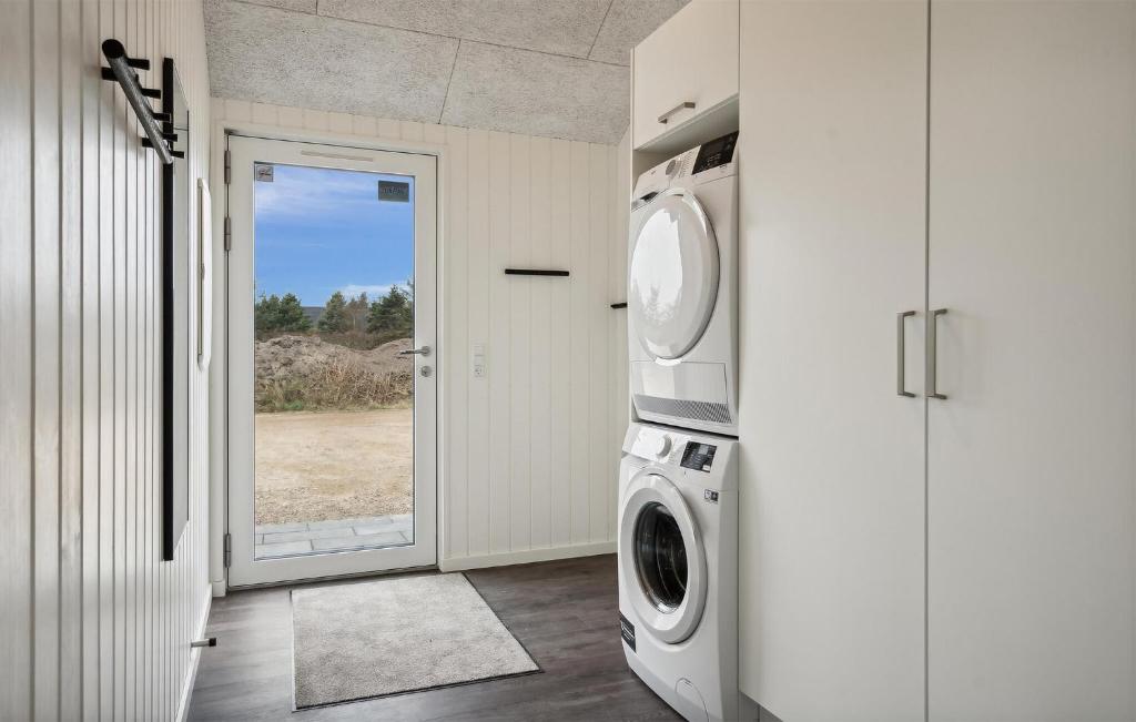 Fotografie z fotogalerie ubytování Lovely Home In Hvide Sande With Sauna v destinaci Bjerregård