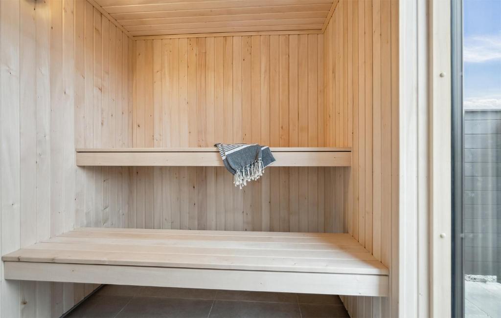 Fotografie z fotogalerie ubytování Lovely Home In Hvide Sande With Sauna v destinaci Bjerregård