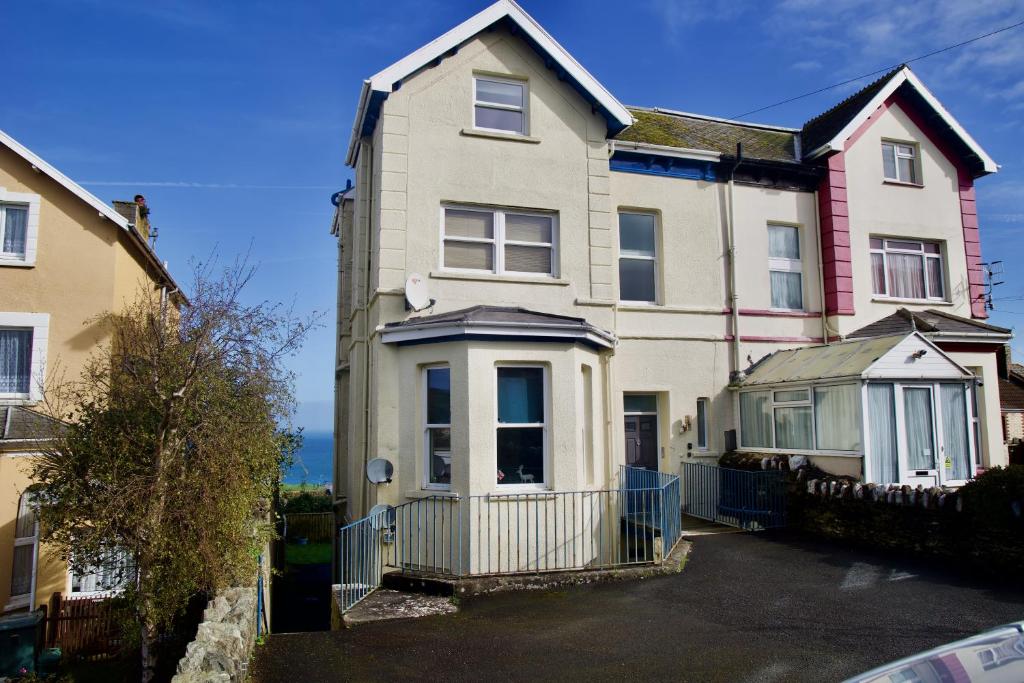 Fotografie z fotogalerie ubytování Combe Hill Apartments v destinaci Ilfracombe