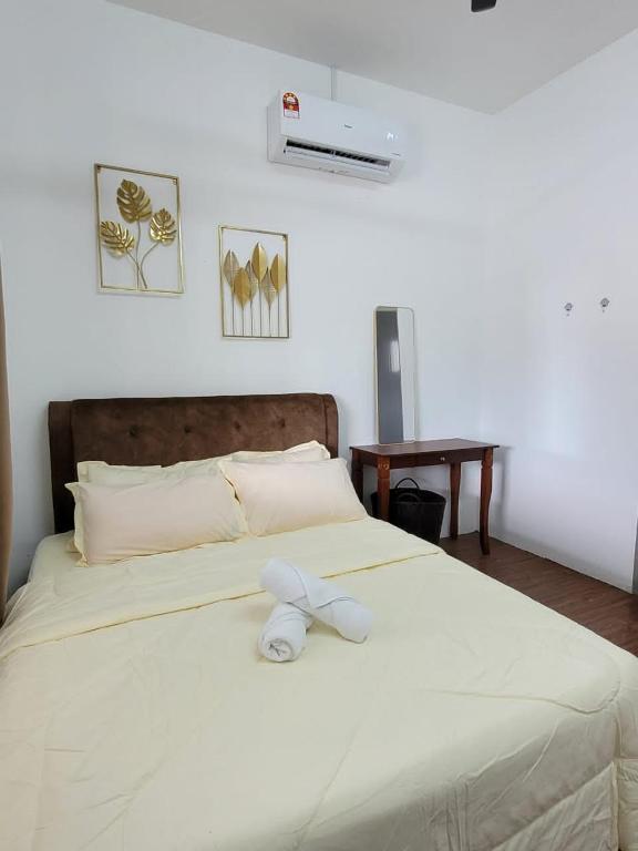 Postel nebo postele na pokoji v ubytování MyKampung Homestay