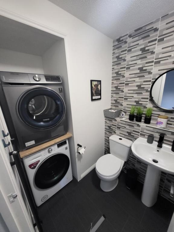 Bagno di Stylish home in Linlithgow with free parking