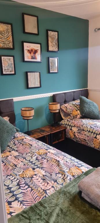 Area soggiorno di Stylish home in Linlithgow with free parking