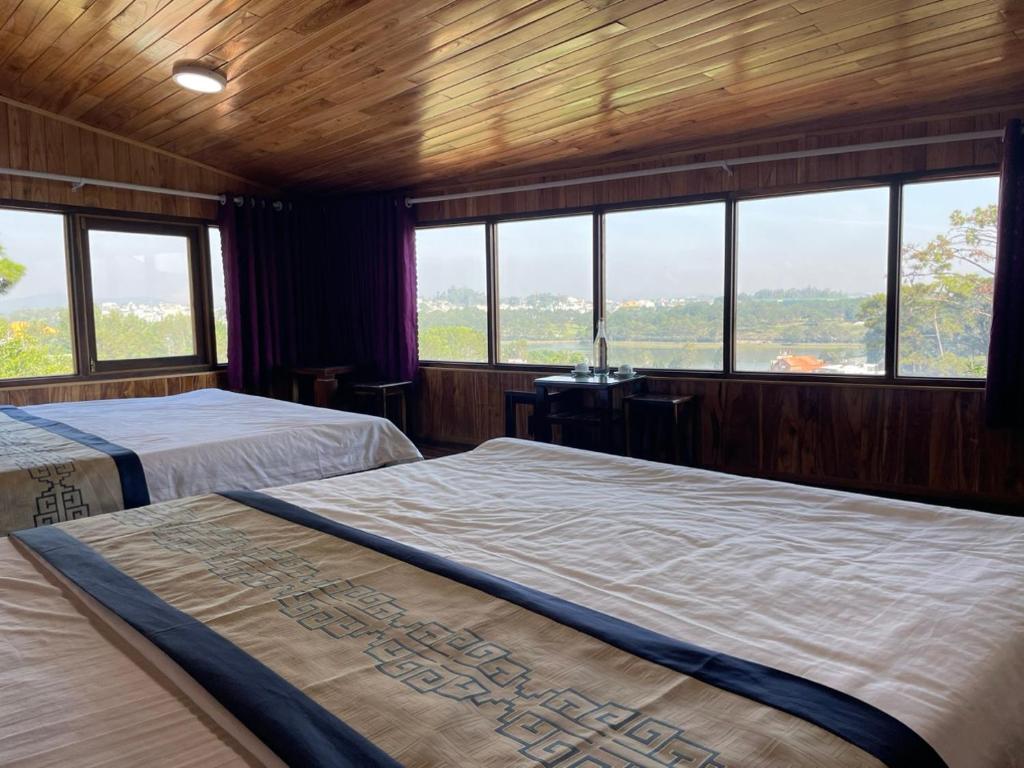 Postel nebo postele na pokoji v ubytování Ngọc Vy House Dalat