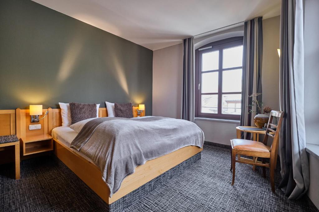 Postel nebo postele na pokoji v ubytování Hotel Roter Hahn