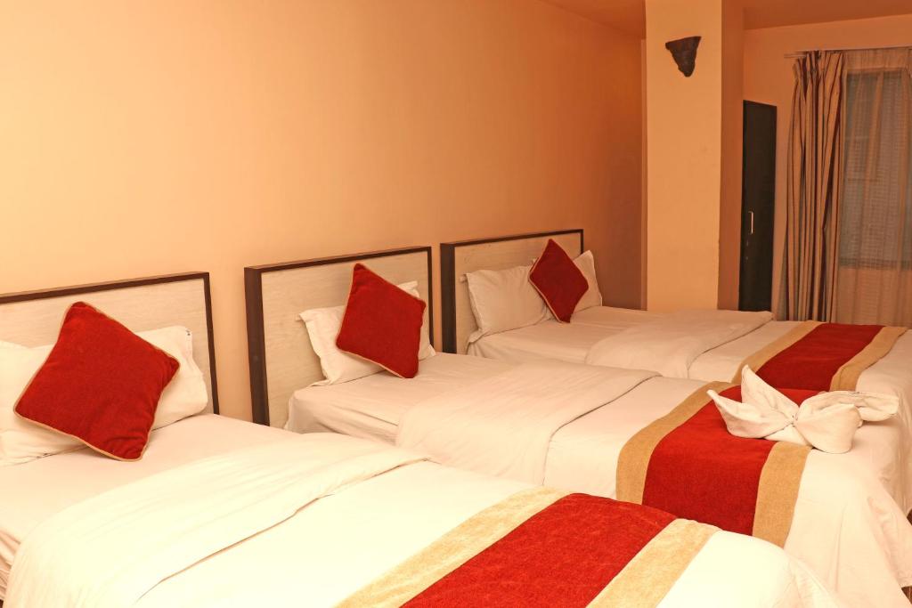 Postel nebo postele na pokoji v ubytování Hotel Readers Inn Pvt.Ltd