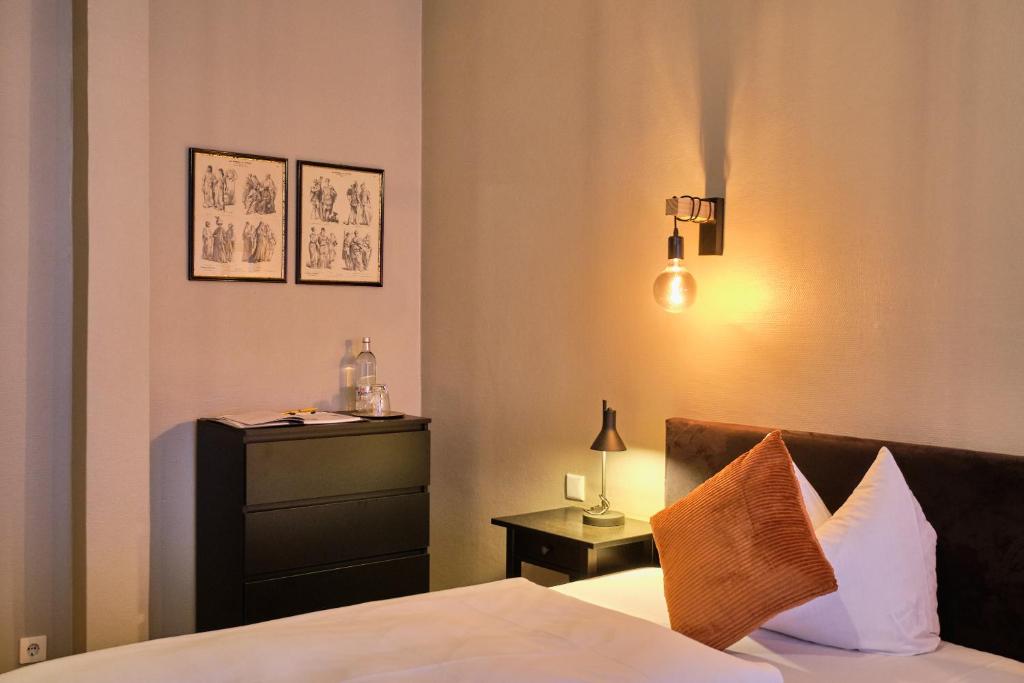 Postel nebo postele na pokoji v ubytování Hotel Roter Hahn