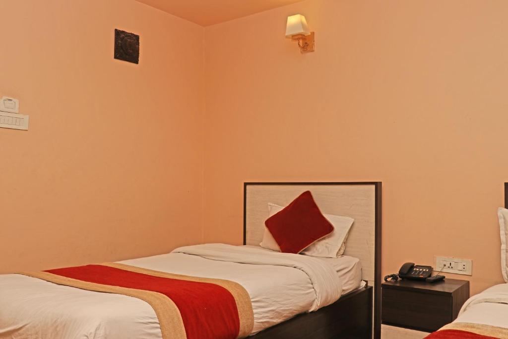 Postel nebo postele na pokoji v ubytování Hotel Readers Inn Pvt.Ltd