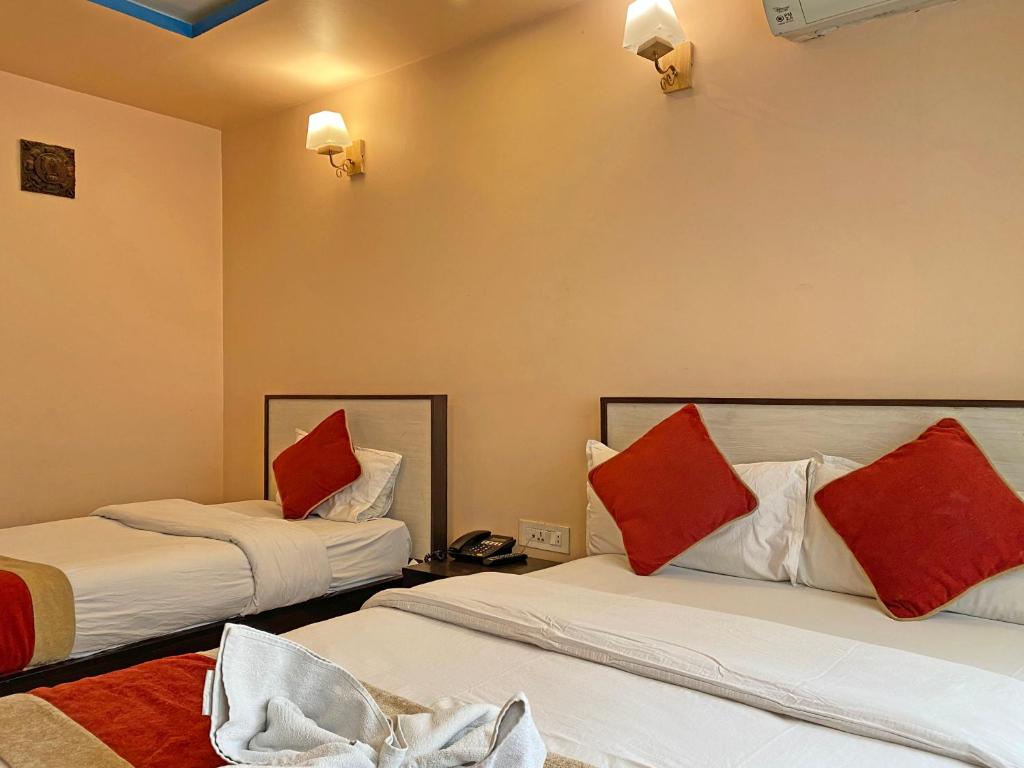 Postel nebo postele na pokoji v ubytování Hotel Readers Inn Pvt.Ltd