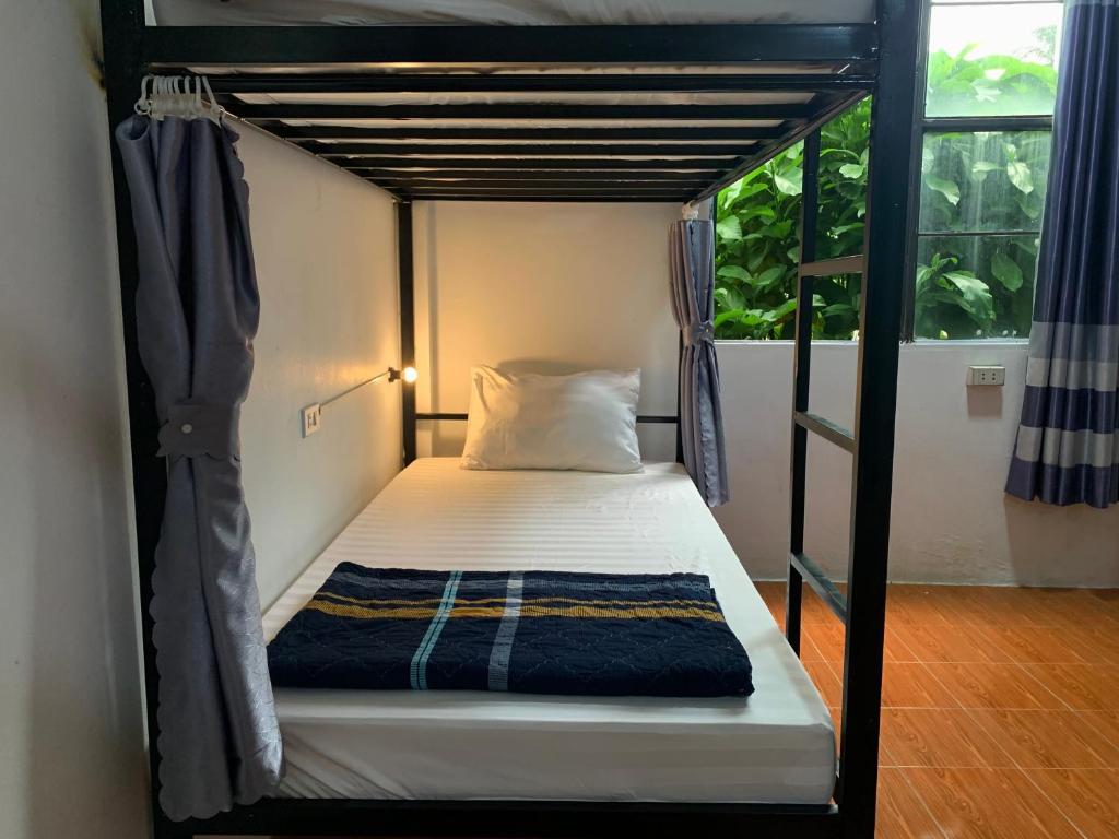 Vang Vieng Lily Guesthouse - Litera En La Habitación Del Dormitorio Femenino